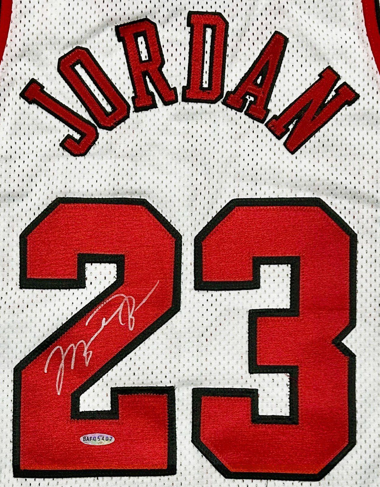 Michael Jordan Signed Nike White Chicago Bulls #23 Jersey Upper