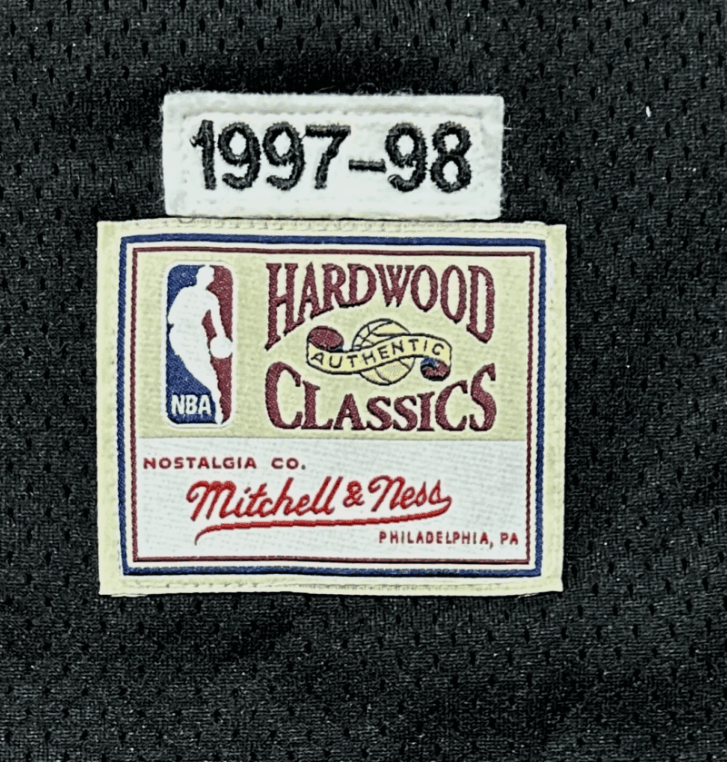 Michael Jordan Signed Chicago 1997-98 Bulls Black Jersey Upper Deck & GOAT - Image 5