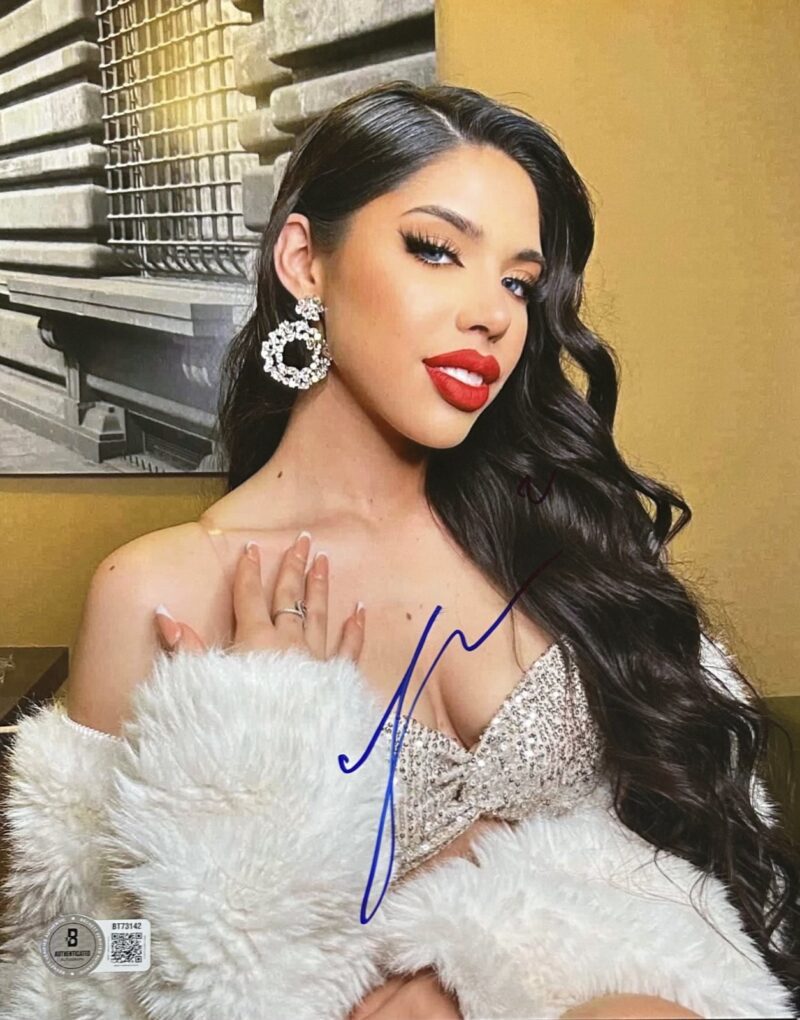 Yeri Mua Signed Autograph 8x10 Beckett Tik Tok Spanish Mexican Influencer 3