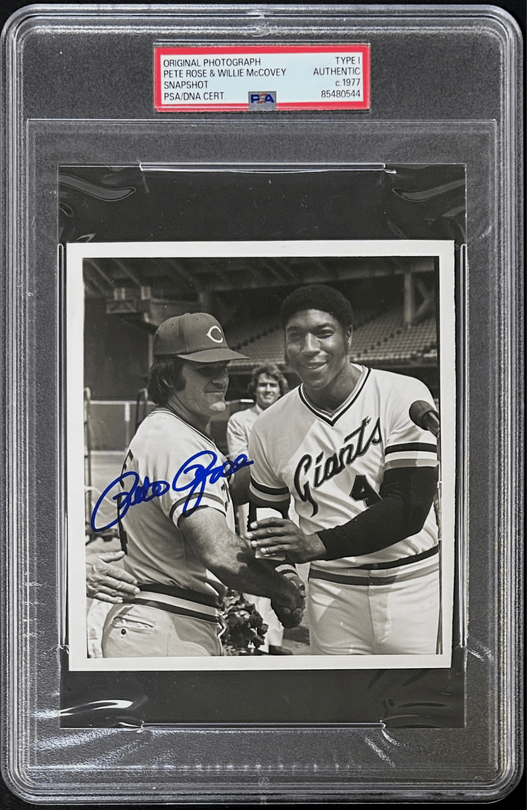 PETE ROSE AUTOGRAPHED ORIGINAL 1977 TYPE 1 PHOTOGRAPH PSA/DNA (WILLIE McCOVEY)