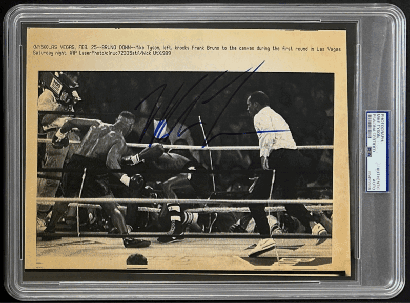 Mike Tyson Signed 1989 Type 3 Photograph PSA/DNA Tyson vs Frank Bruno