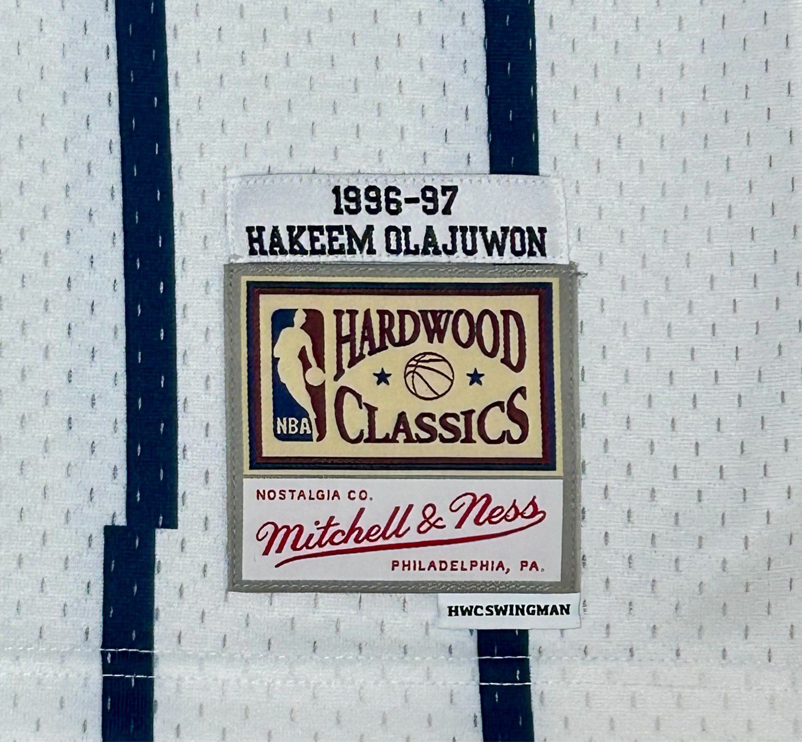 Hakeem Olajuwon Signed 96-97 Hardwood Classics Mitchell & Ness White Jersey JSA - Image 5