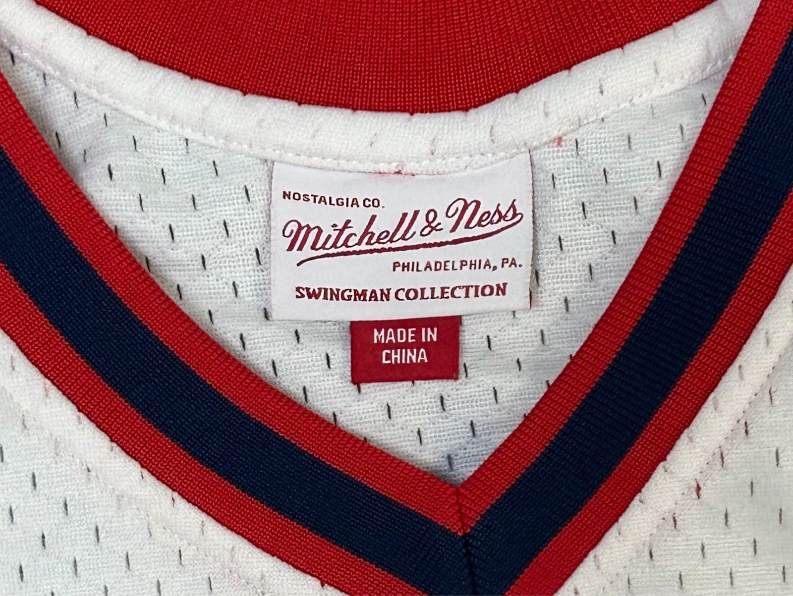 Hakeem Olajuwon Signed 96-97 Hardwood Classics Mitchell & Ness White Jersey JSA - Image 7