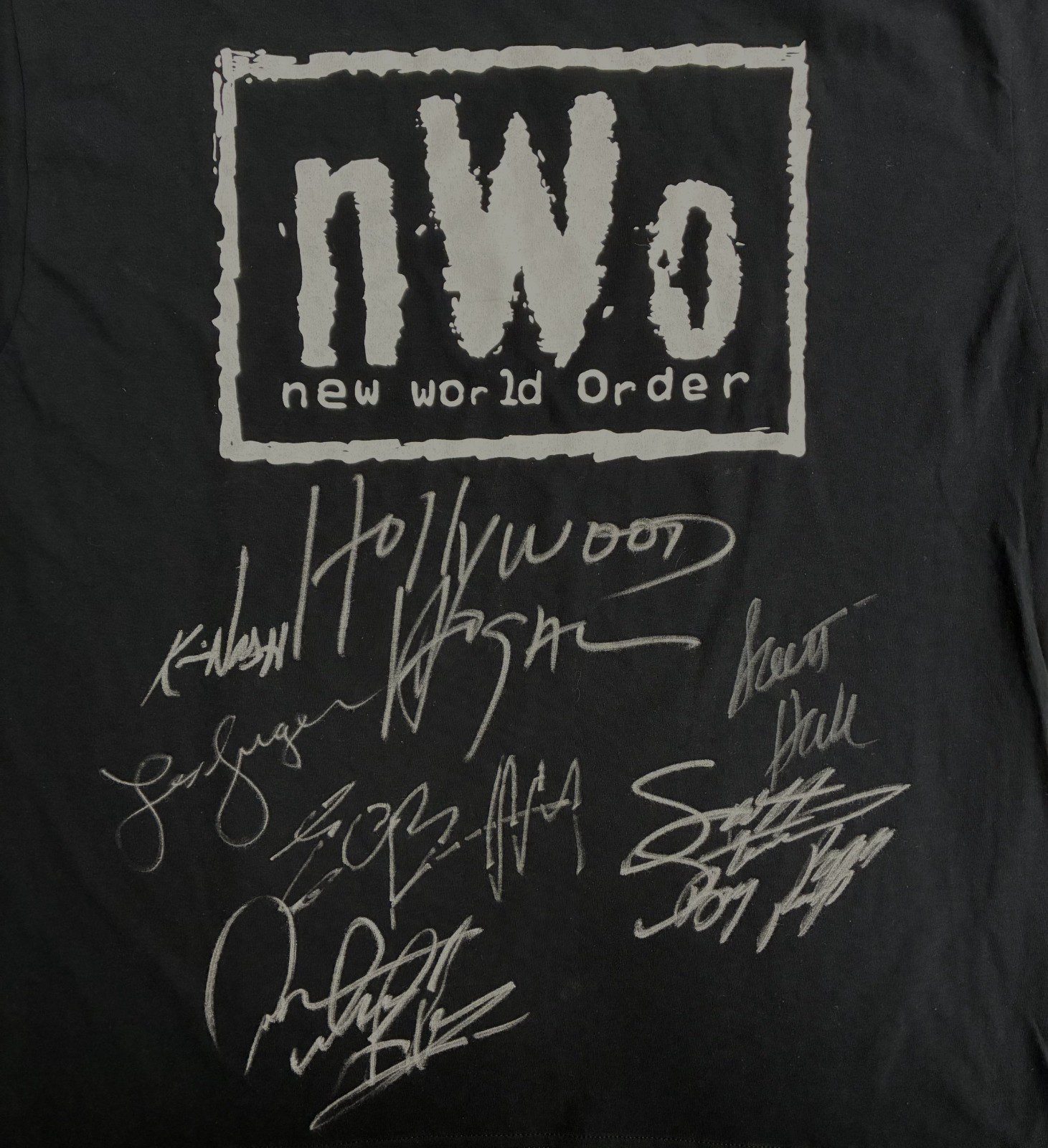 HULK HOGAN HALL NASH RODMAN LUGER STEINER BISCHOFF SIGNED BLCAK SHIRT JSA 47367 - Image 2