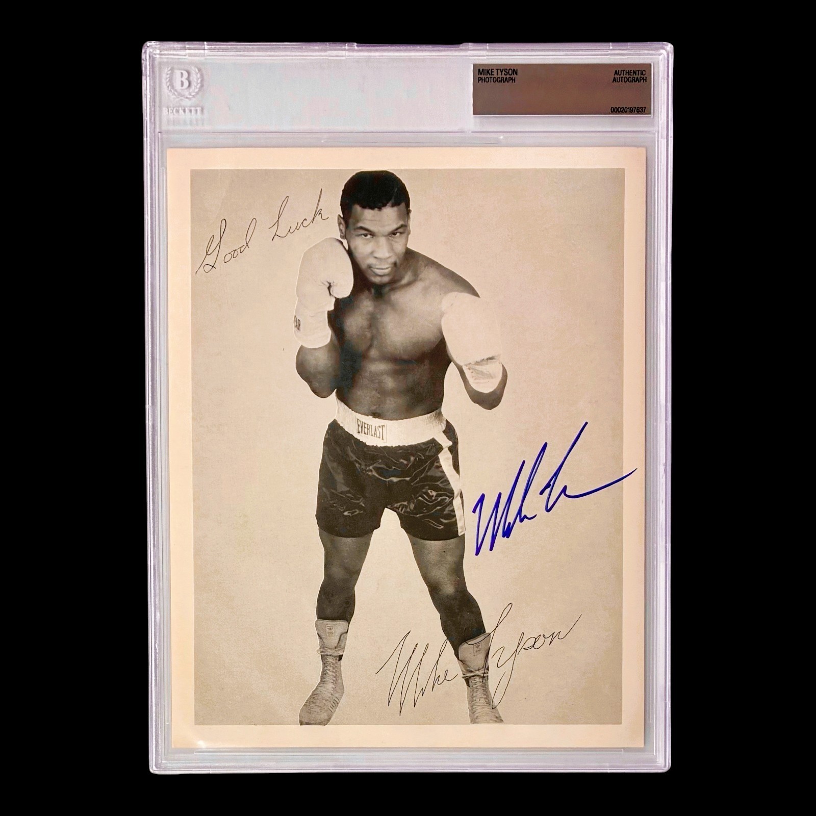 MIKE TYSON AUTOGRAPHED SLABBED 1986 8x10 PHOTO BECKETT 20197637